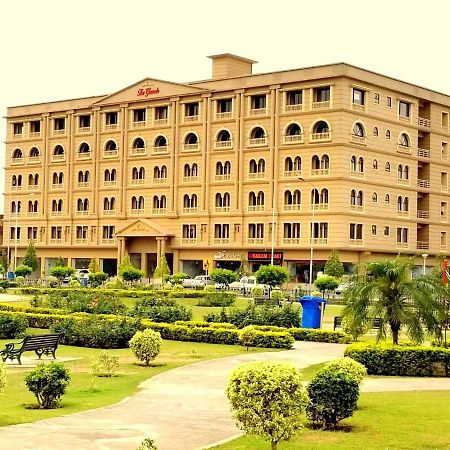 Executive 3 Bedrooms Apartment In Bahria Town Rawalpindi Eksteriør billede